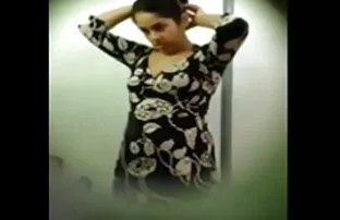 XXX Cô gái châu á cố gắng nhạn