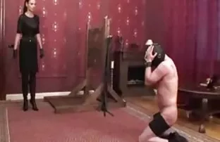 XXX Mẹ cậu bé giật trong nhà bếp và trừng phạt