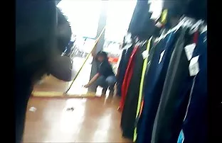 XXX Cô gái tóc vàng có nó trong vòng
