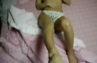 XXX Chó trắng rên rỉ dưới áp lực của các đen