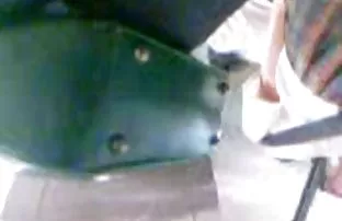 XXX Sinh viên năm thứ nhất khoe trước gương và vuốt ve cơ thể mình