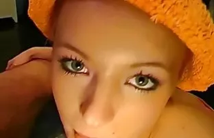 XXX Cô thủ dâm dưa chuột và chạm vào con trai của gia