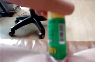 XXX Cô gái tóc vàng đánh trên bàn