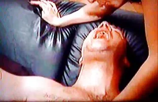 XXX Người đẹp da ngăm đen và hạ xuống tinh trùng in the face