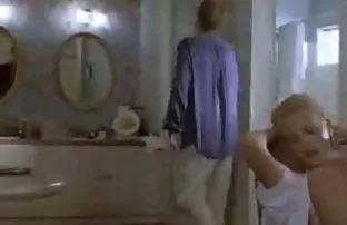 XXX Người đàn ông ngón chân của mình bê