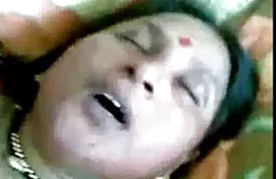 XXX Irina trên một chiếc du thuyền, cởi quần áo trước khi mục tiêu và cô âm đạo
