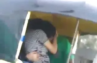 XXX Thủ dâm trên sàn nhà như một con chó cái