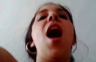 XXX Làm tình với bạn gái ở nhà trên chiếc giường