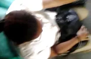 XXX Mẹ, con trai phục vụ với người bạn của mình trên giường